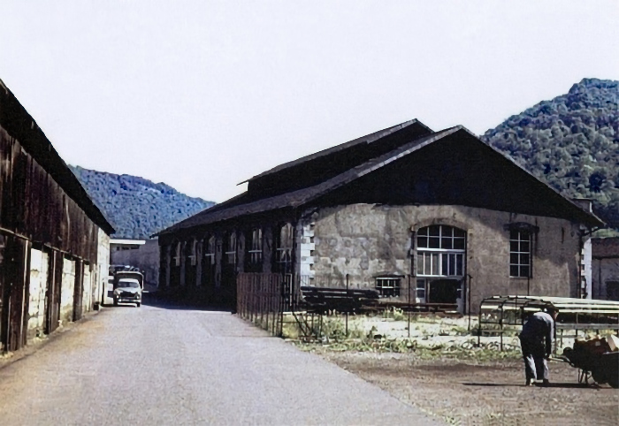 [La cour de la forge dans les années 1960]